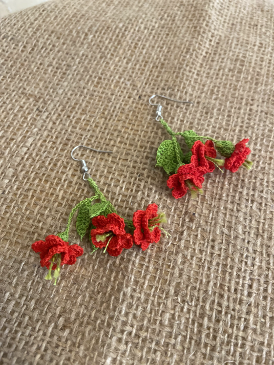 boucles d'oreille fleurs rouge